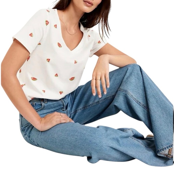 Old Navy Everywear 100% Cotton Jersey knit Tee Shirt L Strawberry Print Cream - Picture 7 of 8